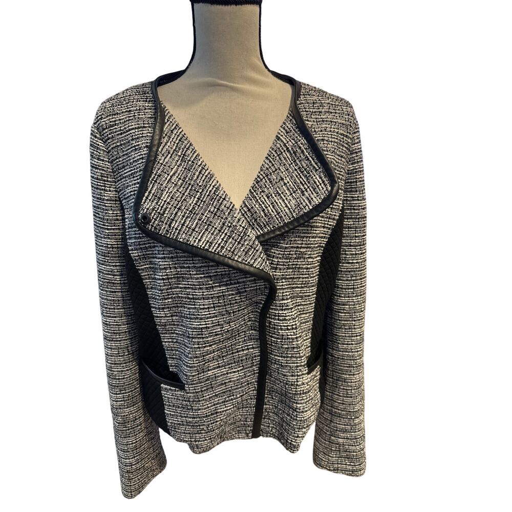 ⭐️ Women’s Calvin Klein Black / White Tweed Jacket. Size 16 Officewear
Career